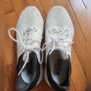 Mens's White New Balance Fresh Foam Roav White/ Black Running Shoes